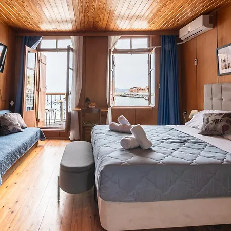 Venezia Szálloda Hriszí Aktí Haniá